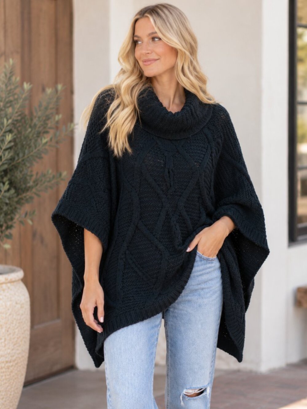 289. Chunky cable knit sweater with a ribbed cowl neck and boarder